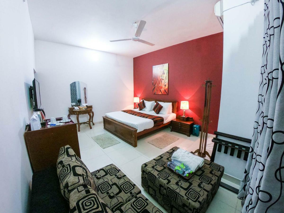 Romance Hills Hotel Kandy Exterior photo